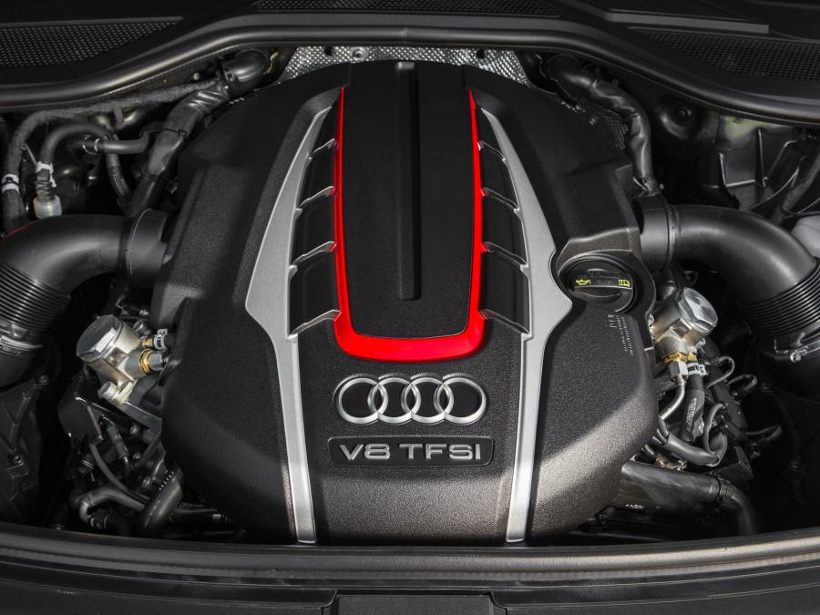 Моторный отсек Audi S8 2014 года  (NA) (фото 16 из 23)